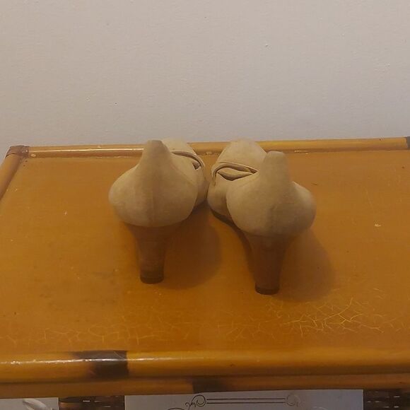 Cole Haan  Women Neutral Suede Shoe size 8 AA - Picture 3 of 8